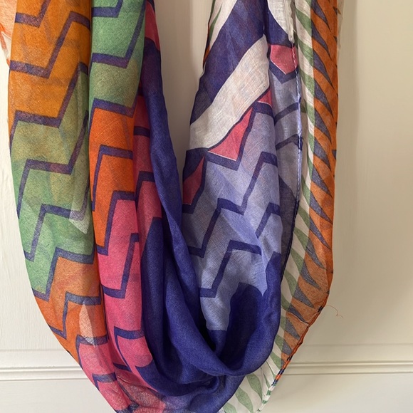 Infinity Scarf Beautiful Colors - Picture 2 of 6